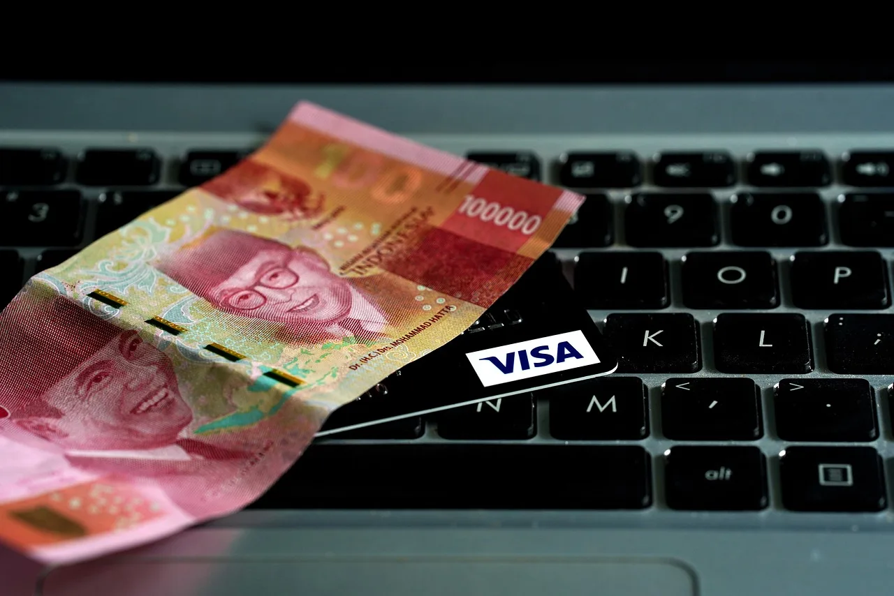 credit card, visa card, visa, cash, money. Why a business credit card is usually lent to a person, not a company
