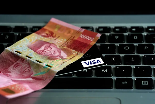 credit card, visa card, visa, cash, money. Why a business credit card is usually lent to a person, not a company