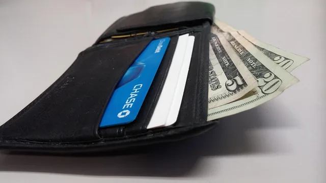wallet, cash, money, billfold, dollar, us dollars, buy, pay, gray money, wallet, wallet, wallet, wallet, wallet. Reading a credit card agreement: four kinds of charge to find